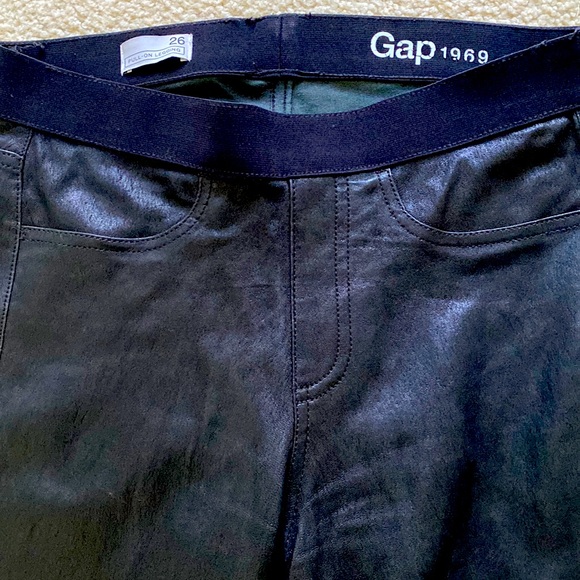Gap leather skinny jeans size 26 in black only worn twice . Very soft leather . - Picture 1 of 9